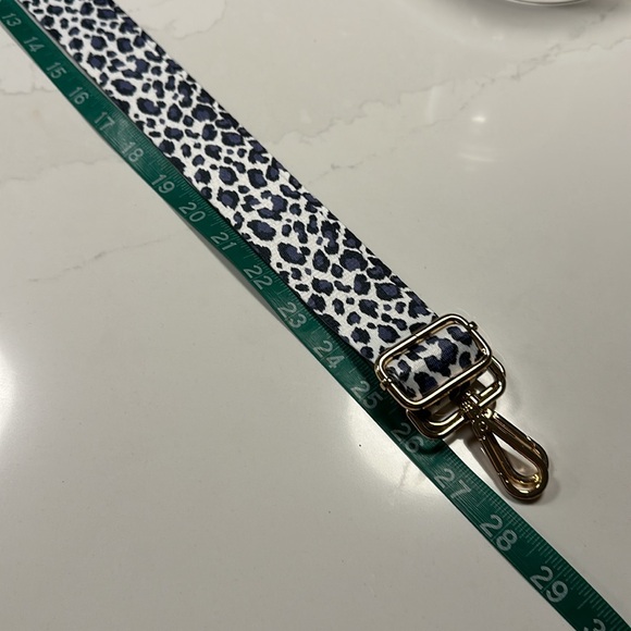 NWOT- Stylish Adjustable White and Navy Blue  Bag Animal Print Strap. - Picture 8 of 10